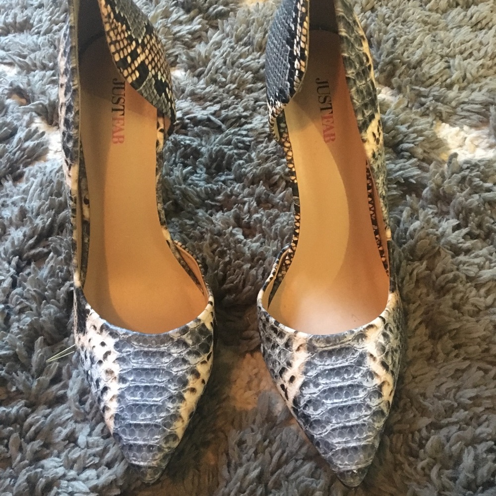 Faux Leather Snake print pumps